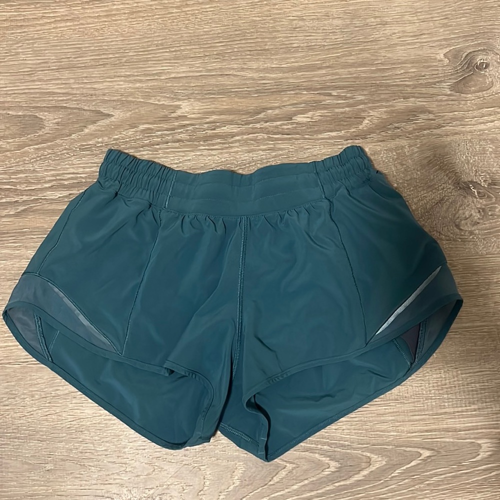 Lululemon gotta hot 2.5 shorts